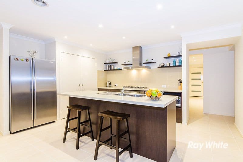 8 Ned Street, Cranbourne East VIC 3977, Cranbourne East - Thumbnail 2
