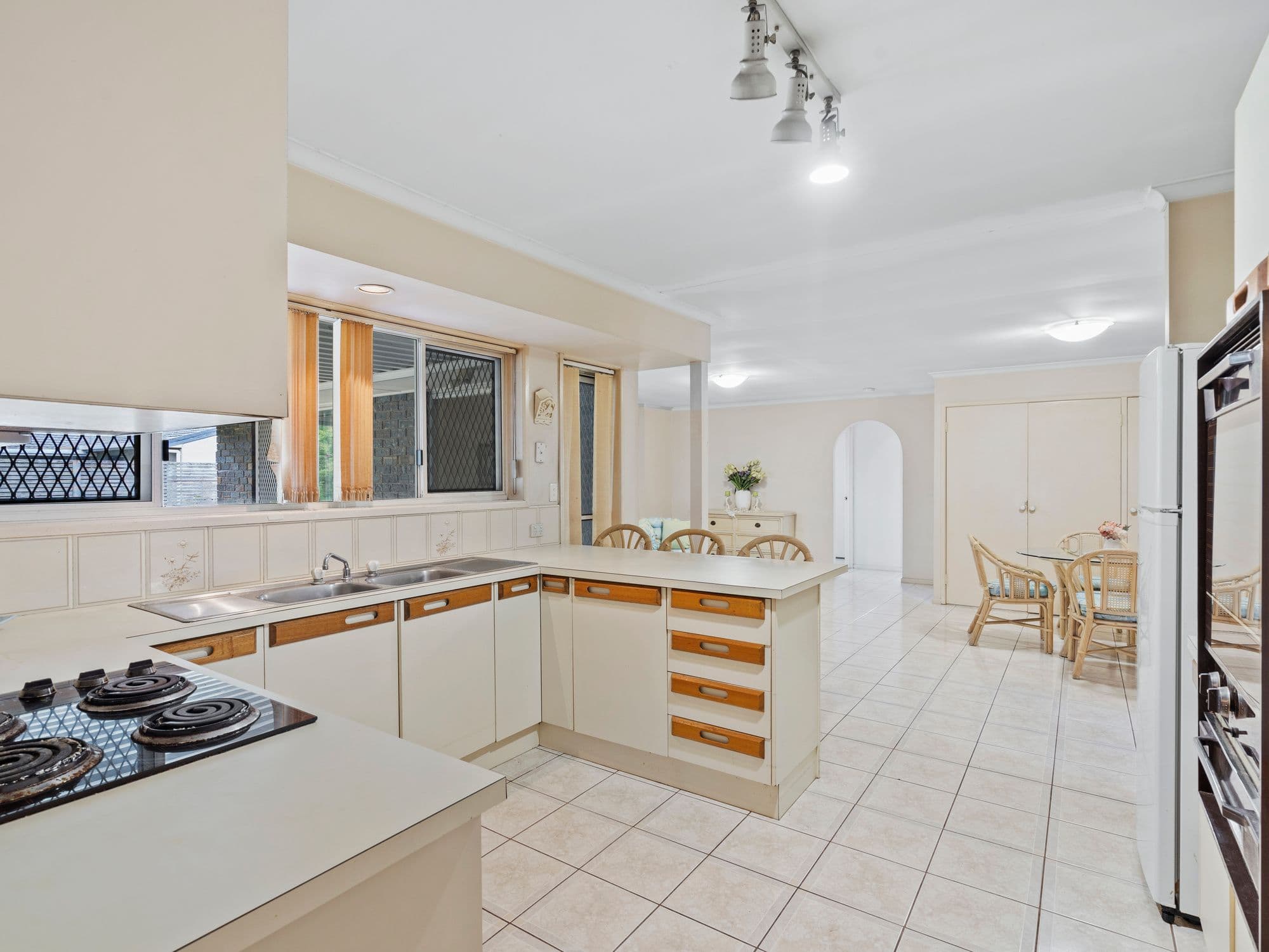 11 Baynes Street, Carindale QLD 4152, Carindale - Thumbnail 3