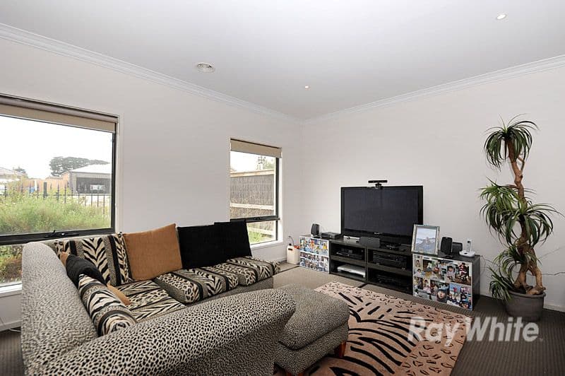 71 Meridian Circuit, BERWICK VIC 3806, Berwick - Thumbnail 4