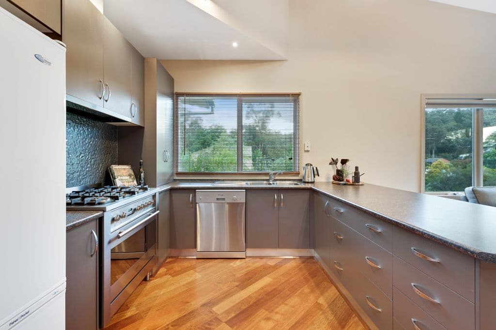 9 Daphne Crescent, Hurstbridge VIC 3099, Hurstbridge - Thumbnail 2