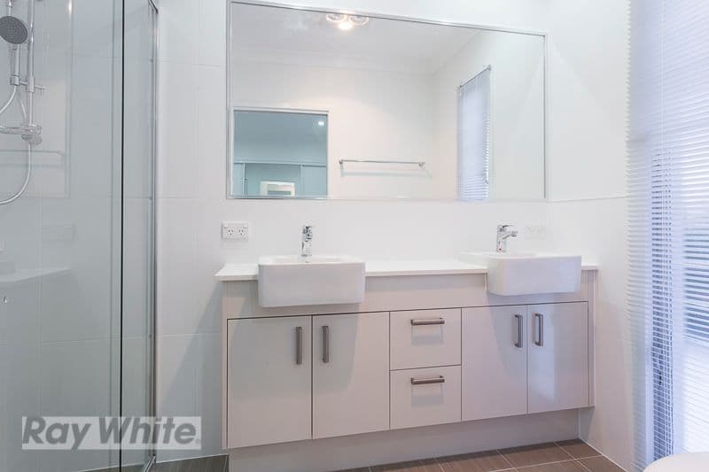 25 Cambridge Street, CARINA HEIGHTS QLD 4152, Carina Heights - Thumbnail 5