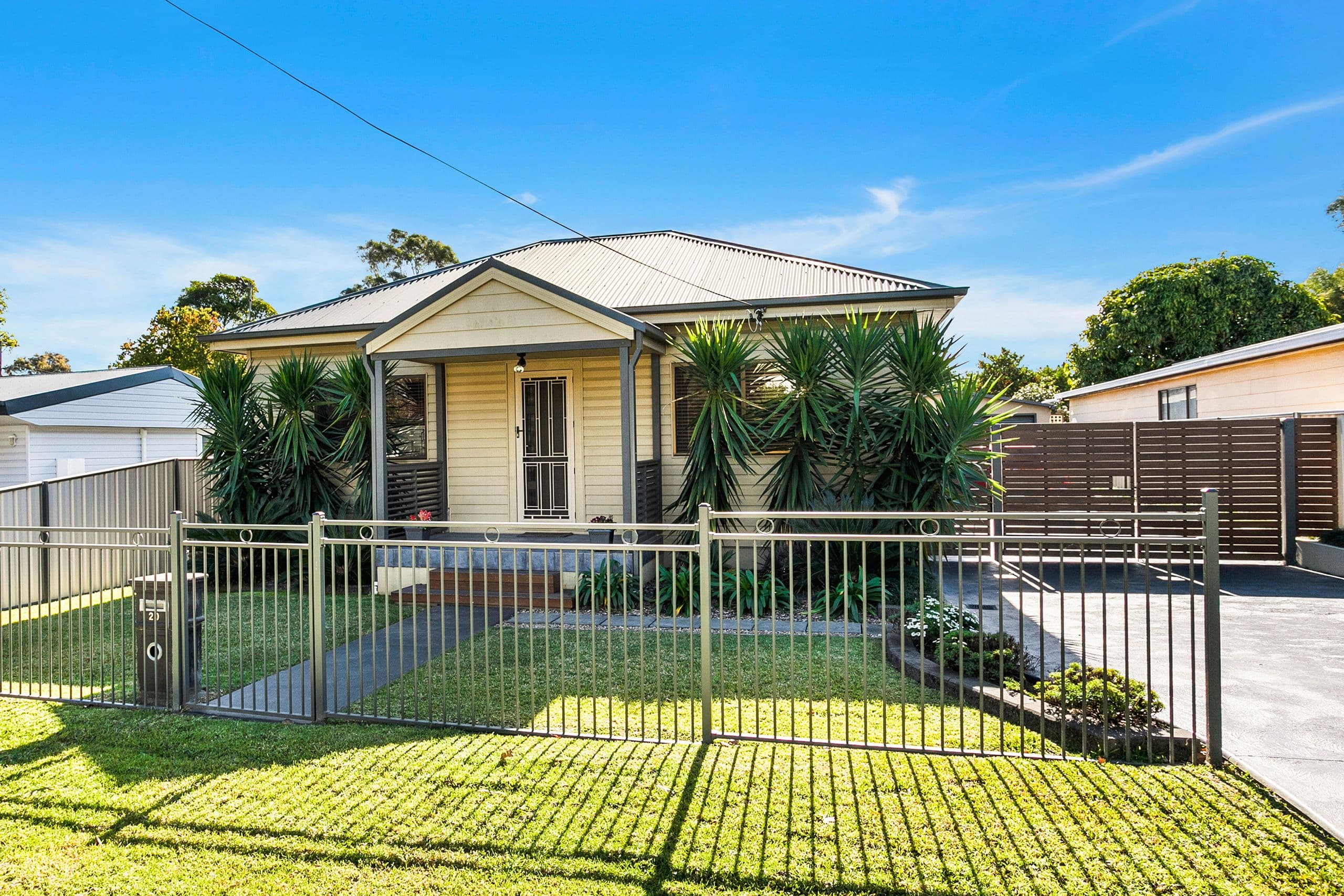 20 Watson Street, Oak Flats - Image 1