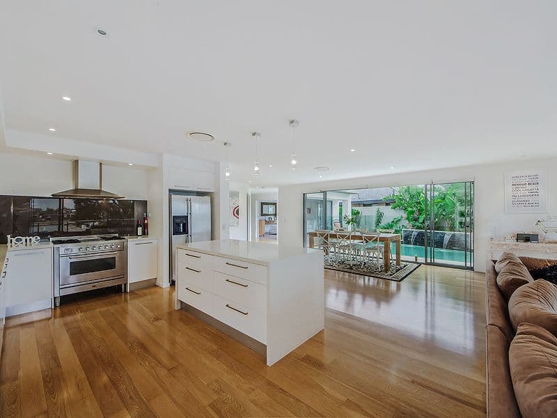 12 Balmoral Avenue, SORRENTO QLD 4217, Sorrento - Thumbnail 8