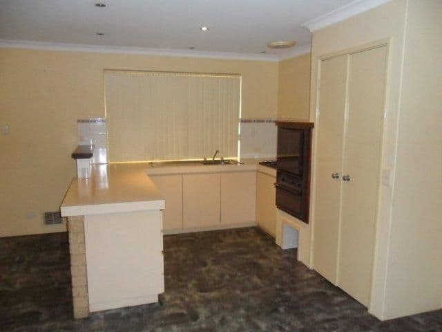 7 Maitland Close, COOLOONGUP WA 6168, Cooloongup - Thumbnail 2