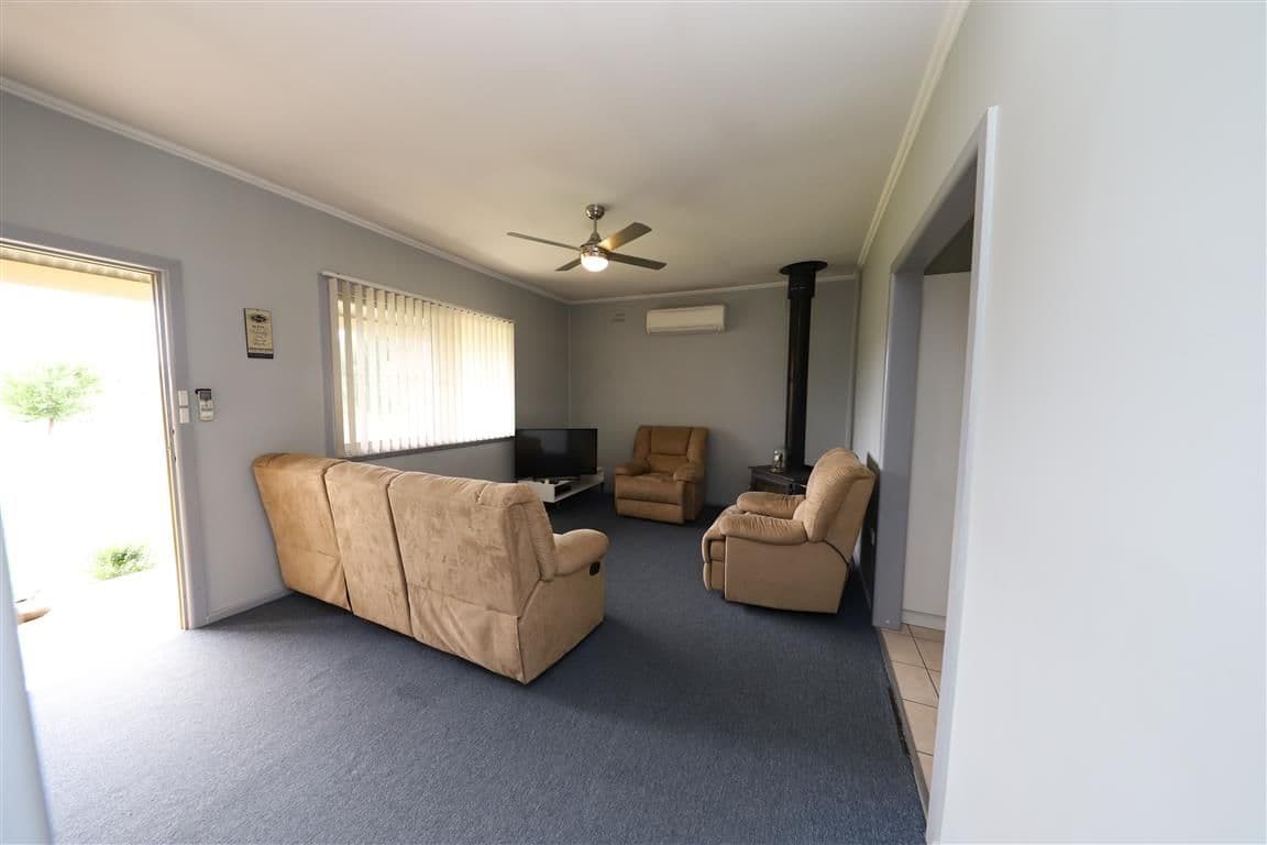 193 Simpson Street, Tumut NSW 2720, Tumut - Thumbnail 2