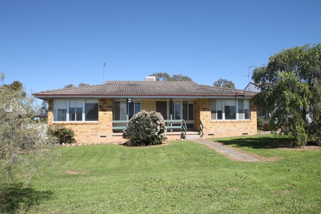 42 Nowland Avenue, Quirindi - Image 1