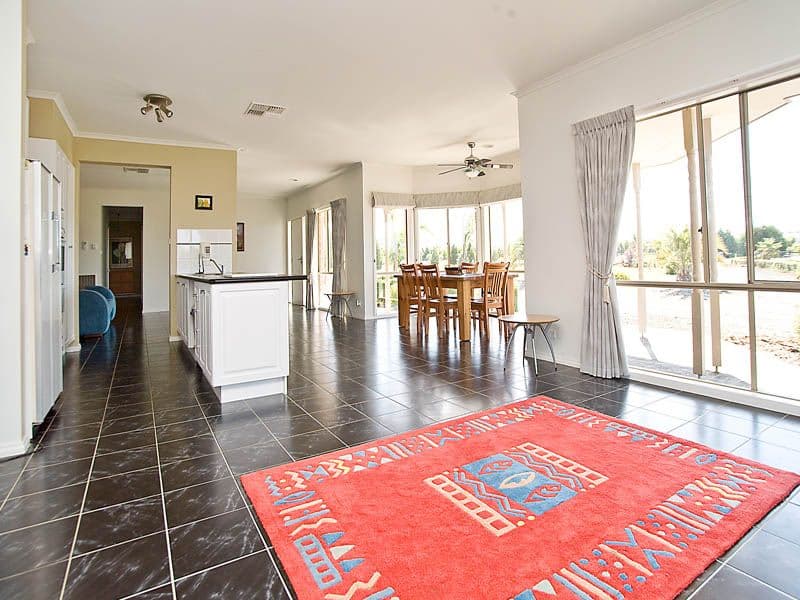 25 Heritage Way, MICKLEHAM VIC 3064, Mickleham - Thumbnail 2
