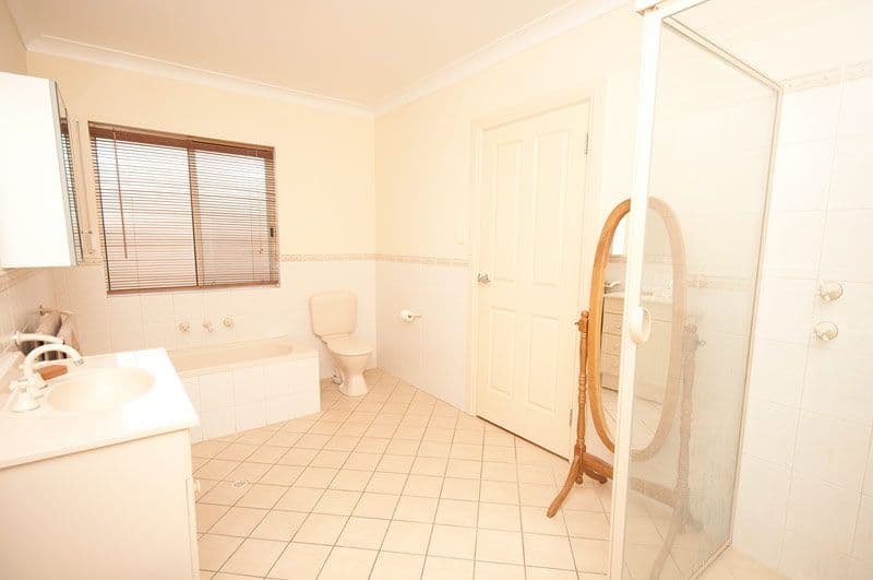 22 Edison Street, Monto, QLD, 4630, Monto - Thumbnail 3