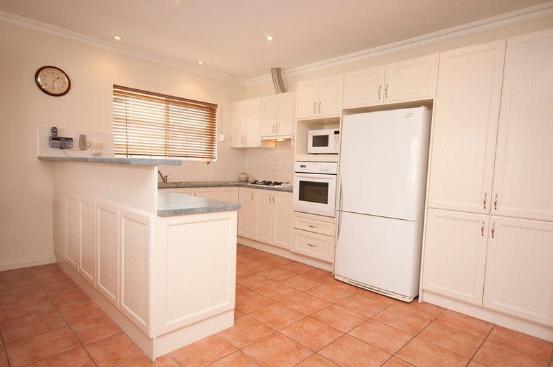 22 Edison Street, Monto, QLD, 4630, Monto - Thumbnail 6