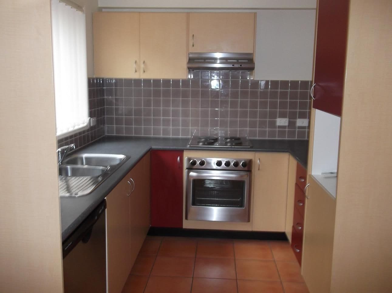 188 Broadwater Road, MANSFIELD QLD 4122, Mansfield - Thumbnail 2