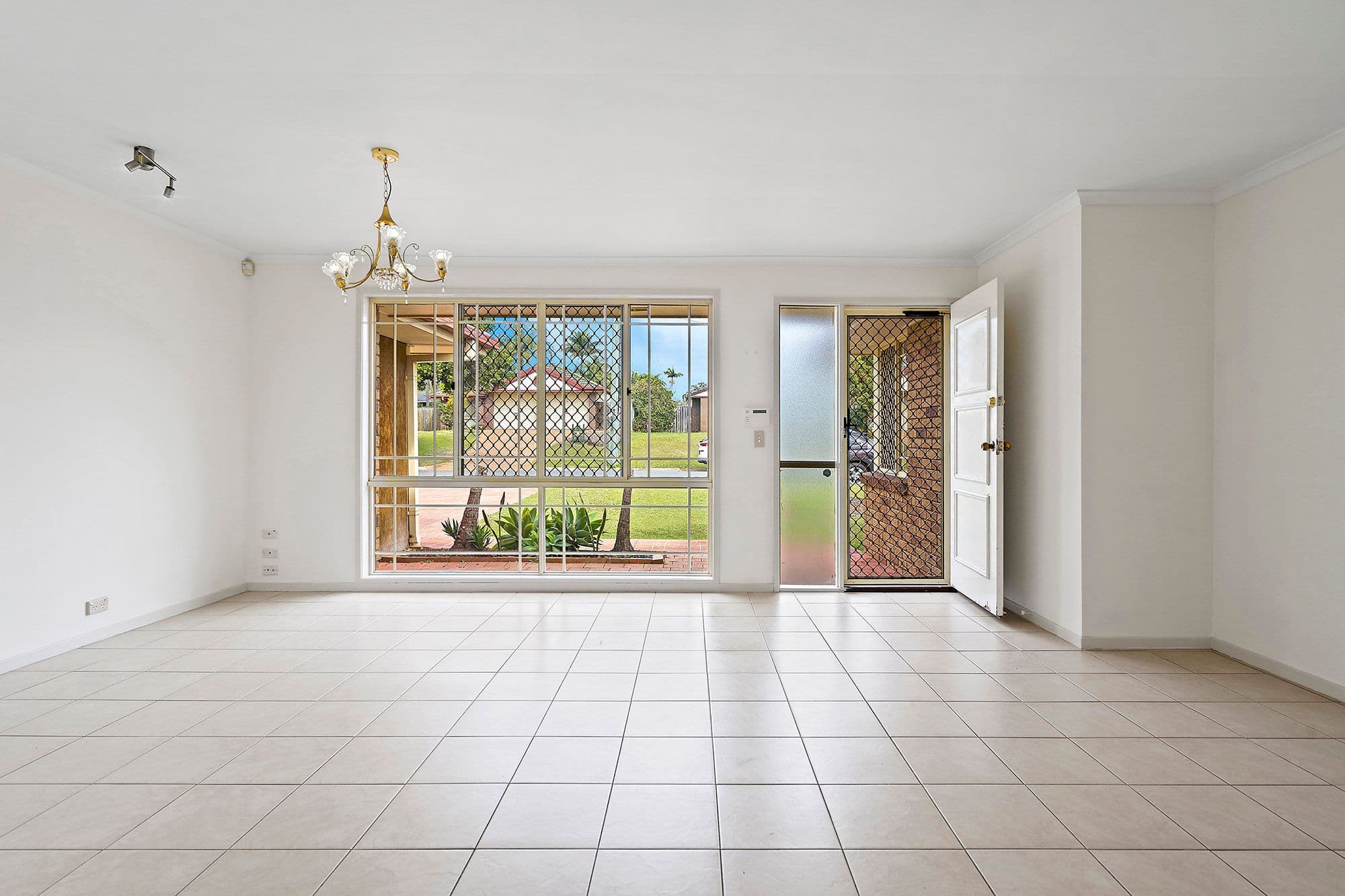 14 Bottlebrush Drive, Regents Park QLD 4118, Regents Park - Thumbnail 2