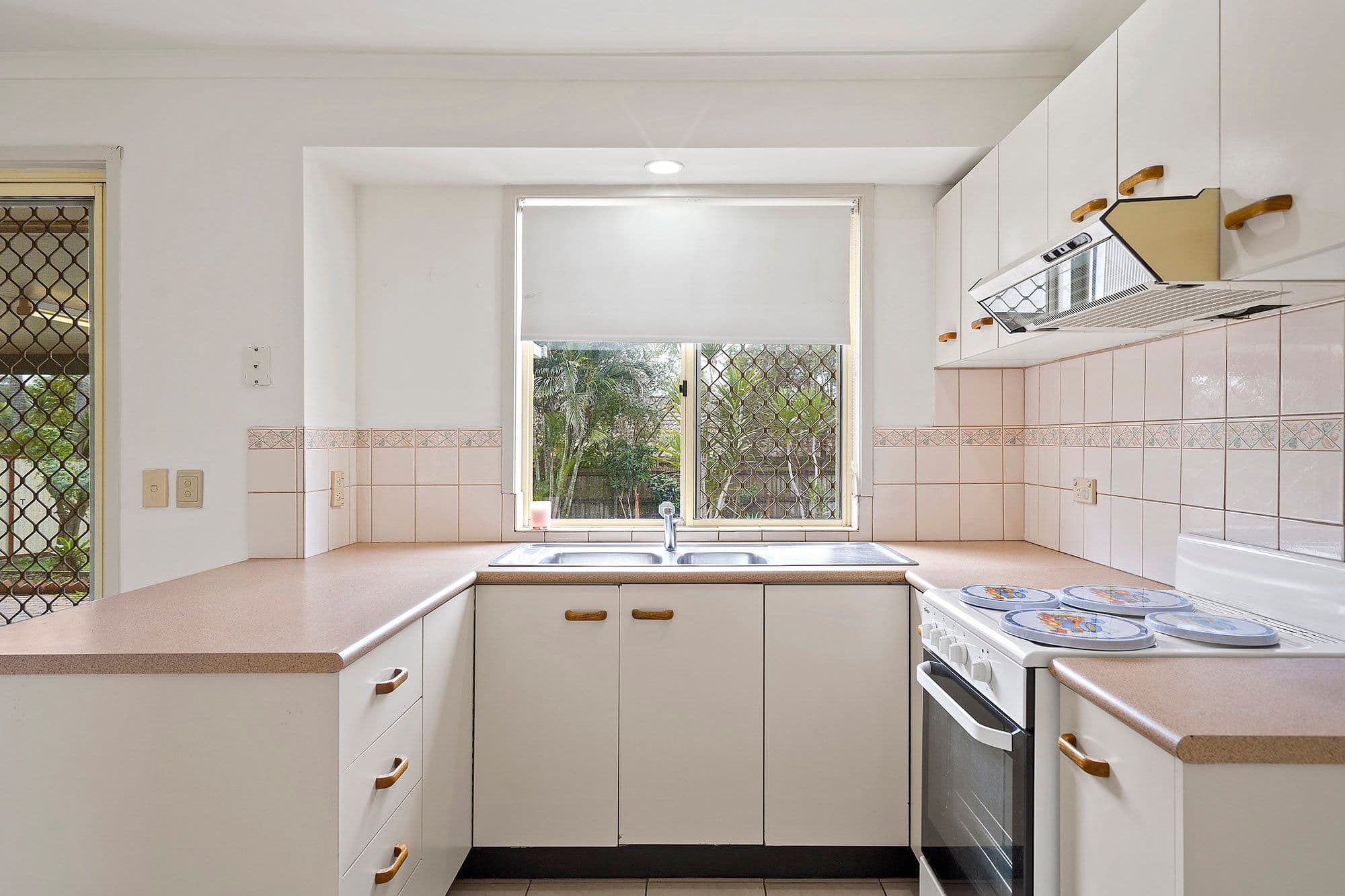 14 Bottlebrush Drive, Regents Park QLD 4118, Regents Park - Thumbnail 3