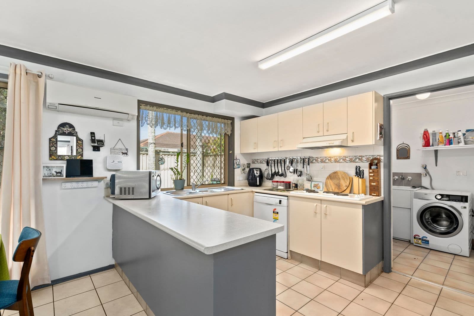 421 Oxley Drive, Runaway Bay QLD 4216, Runaway Bay - Thumbnail 3