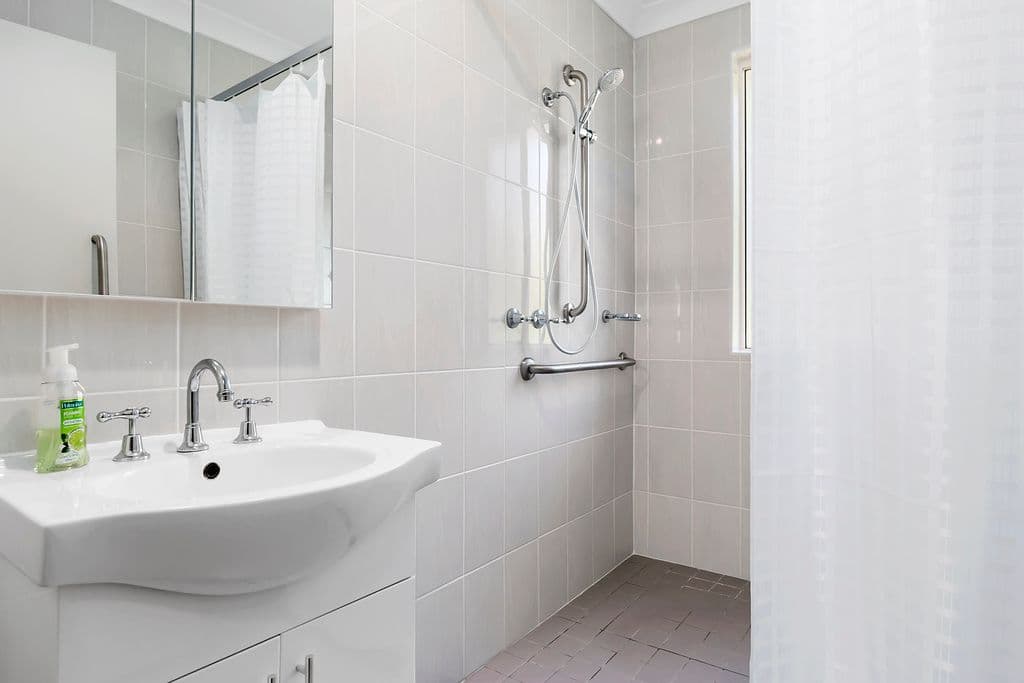 29 St Johns Road, Busby - Thumbnail 3