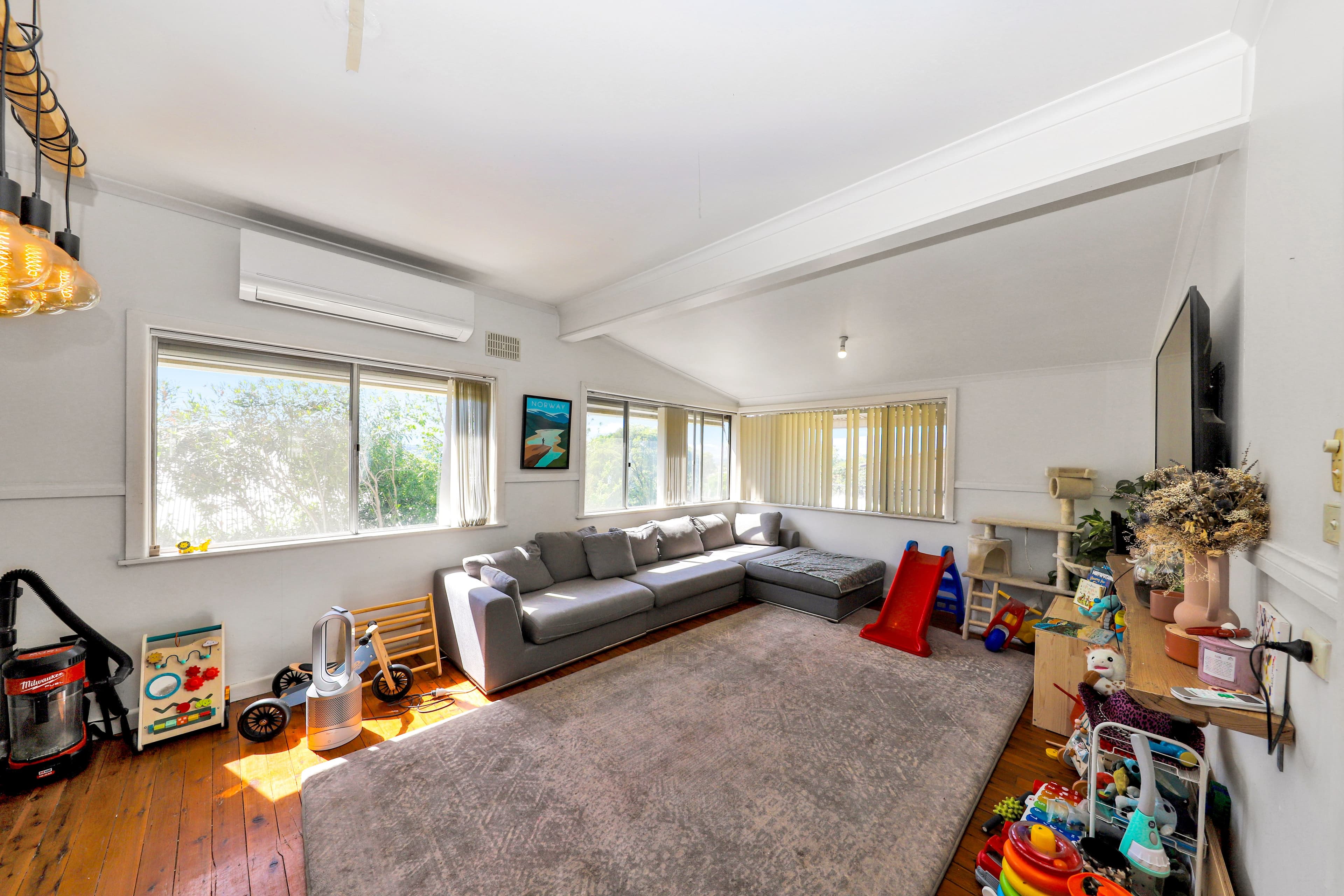 56 Carey Street, Tumut NSW 2720, Tumut - Thumbnail 2