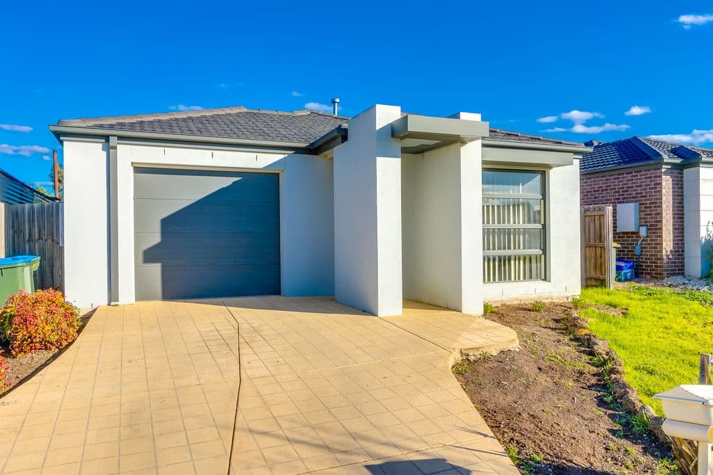 64 Wentworth Avenue, Wyndham Vale VIC 3024, Wyndham Vale - Thumbnail 2