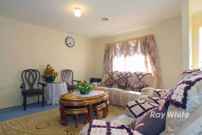 6 Gowrie Place, CRANBOURNE WEST VIC 3977, Cranbourne West - Thumbnail 3