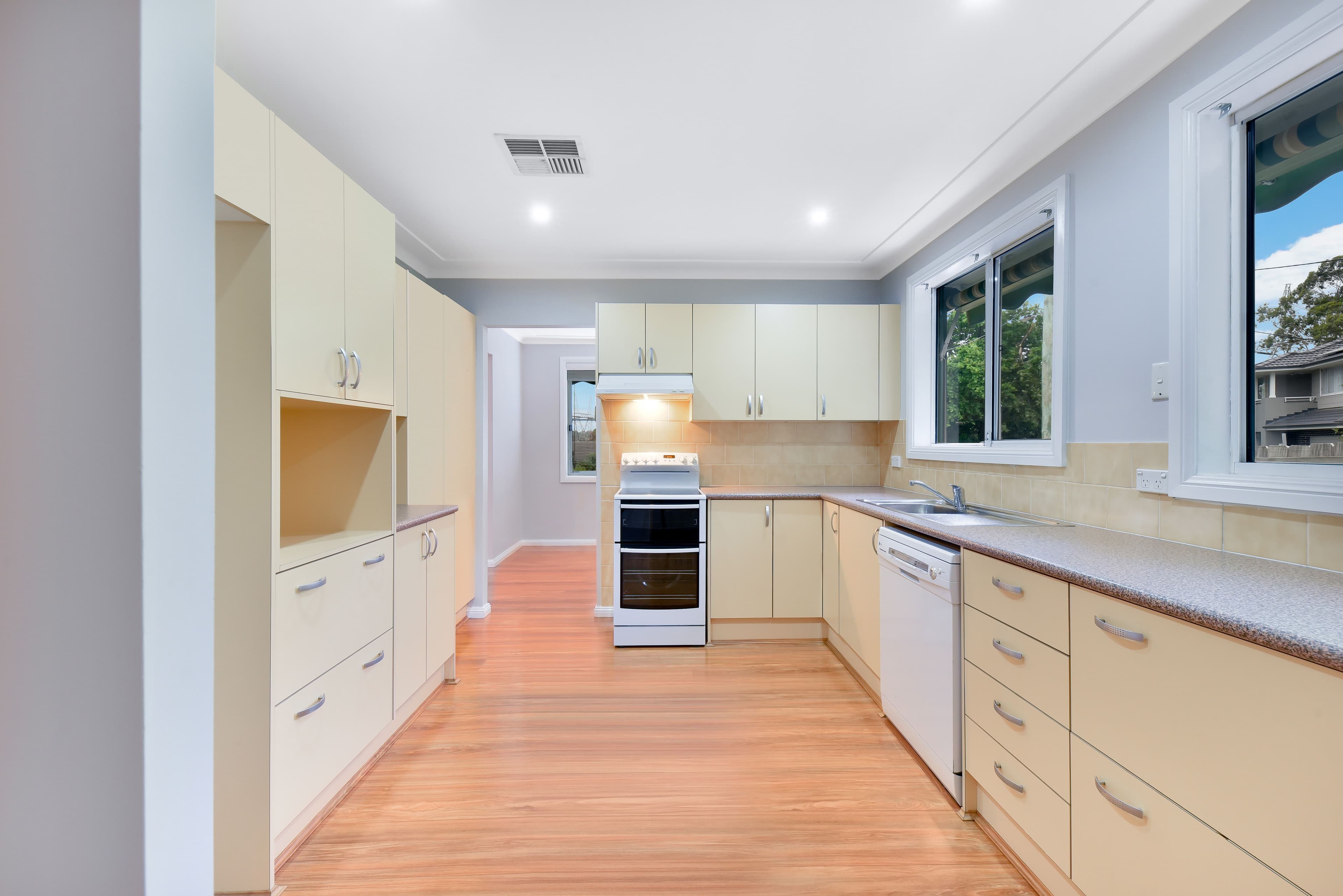5 Grahame Avenue, Glenfield NSW 2167, Glenfield - Thumbnail 5