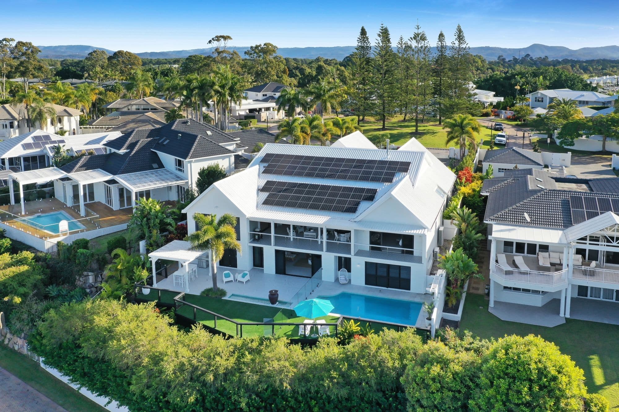 5704 Observation Crescent, Sanctuary Cove QLD 4212, Sanctuary Cove - Thumbnail 2