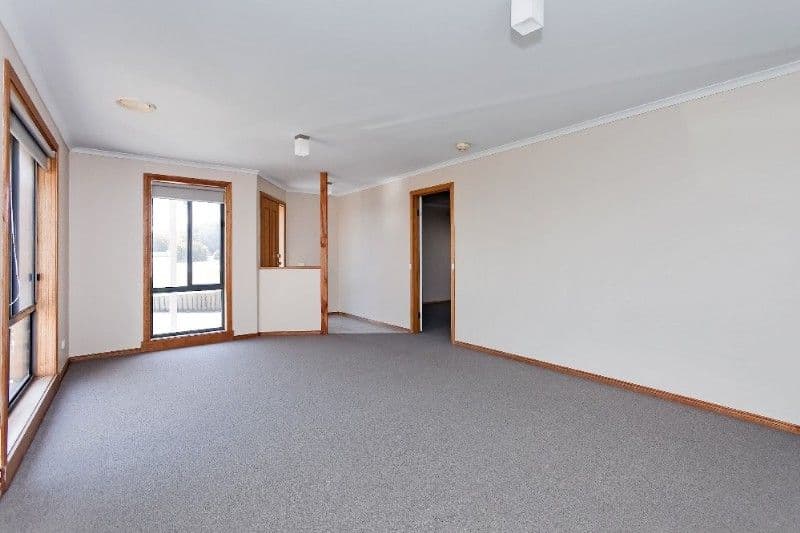 21 Amberly Park Drive, NARRE WARREN SOUTH VIC 3805, Narre Warren South - Thumbnail 2