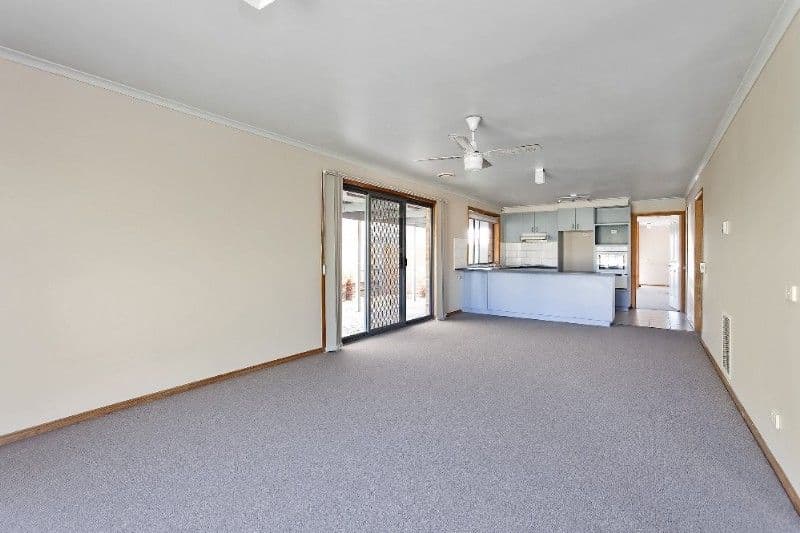 21 Amberly Park Drive, NARRE WARREN SOUTH VIC 3805, Narre Warren South - Thumbnail 6