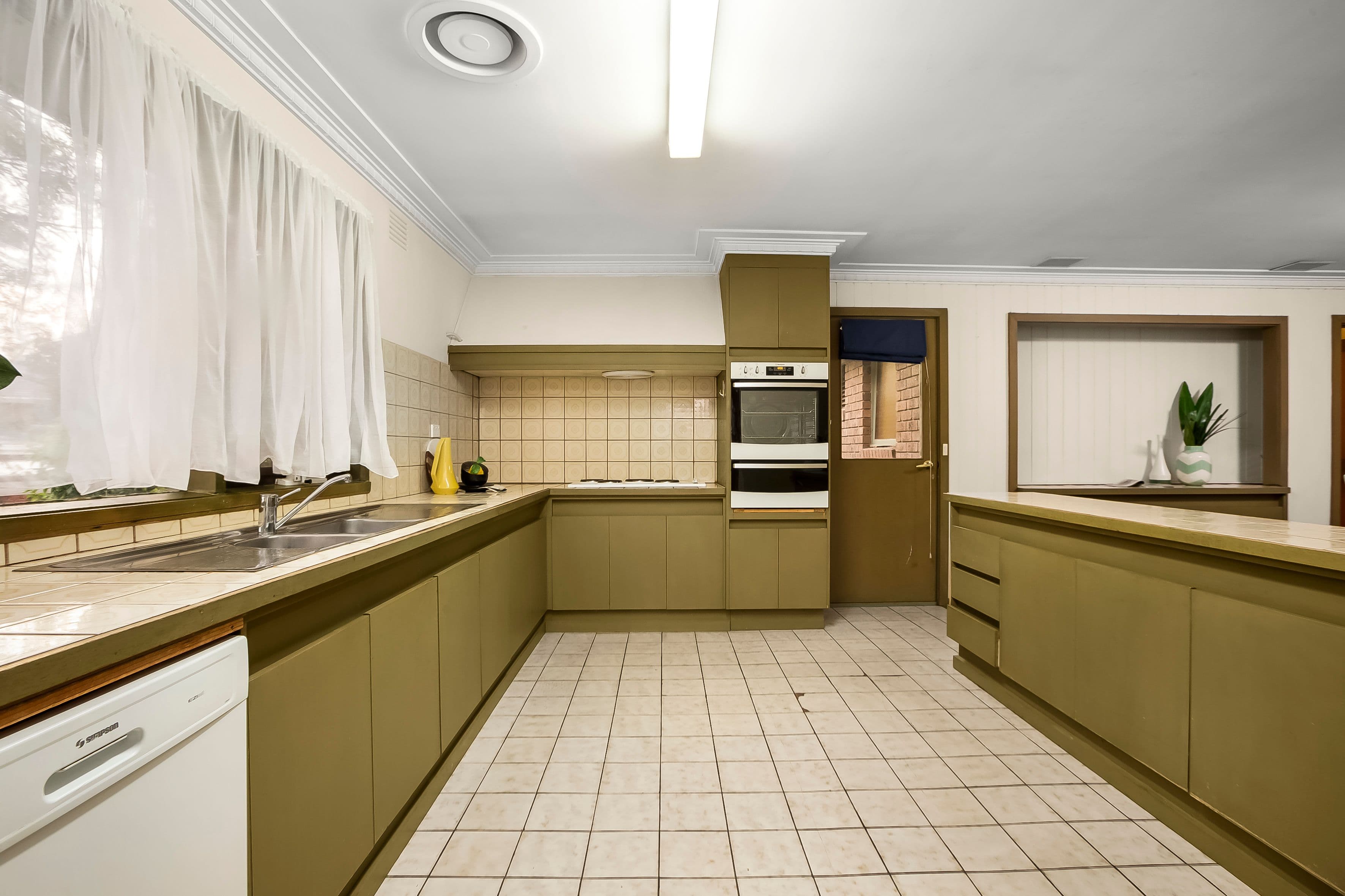 15 Erskine Crescent, Wheelers Hill VIC 3150, Wheelers Hill - Thumbnail 3