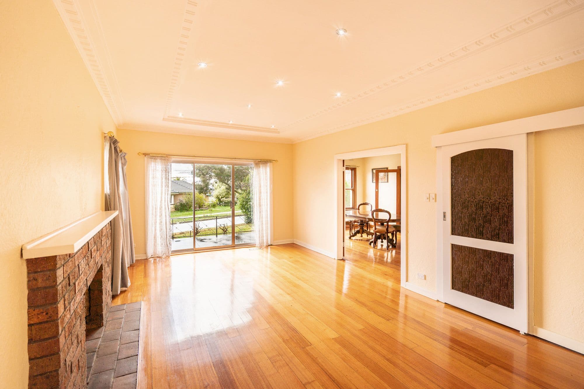 24 Sunnyside Road, Mount Waverley VIC 3149, Mount Waverley - Thumbnail 2