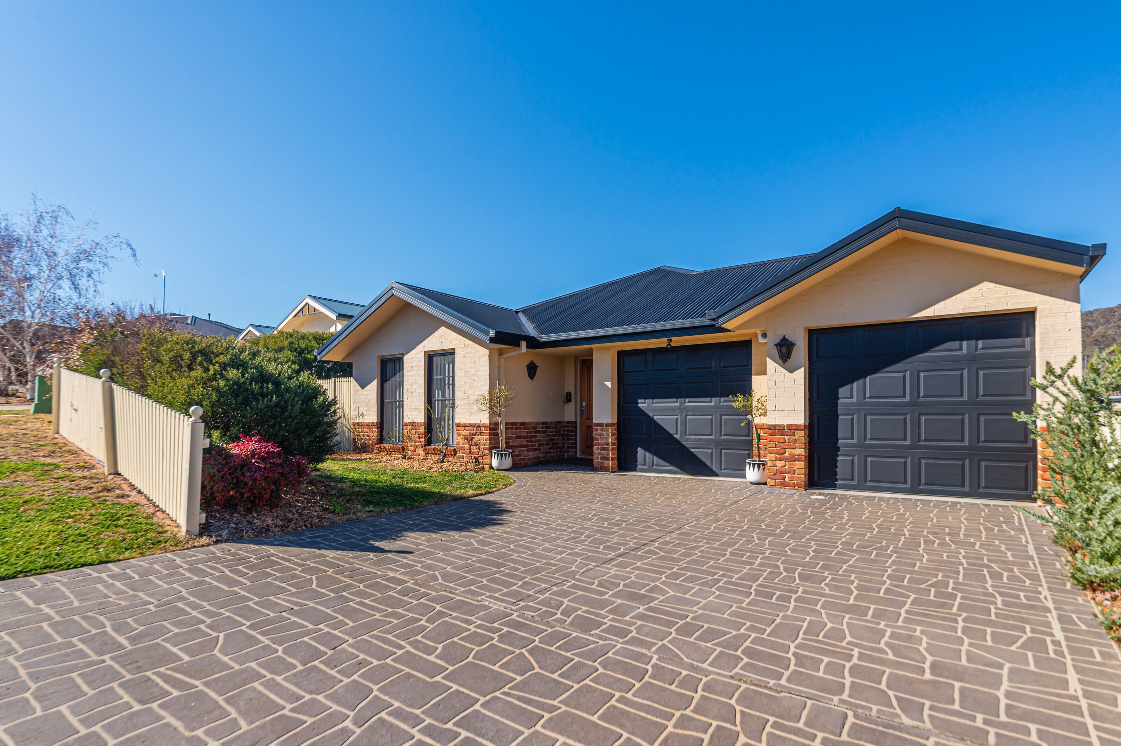 66 Stonehaven Circuit, Queanbeyan East - Image 1