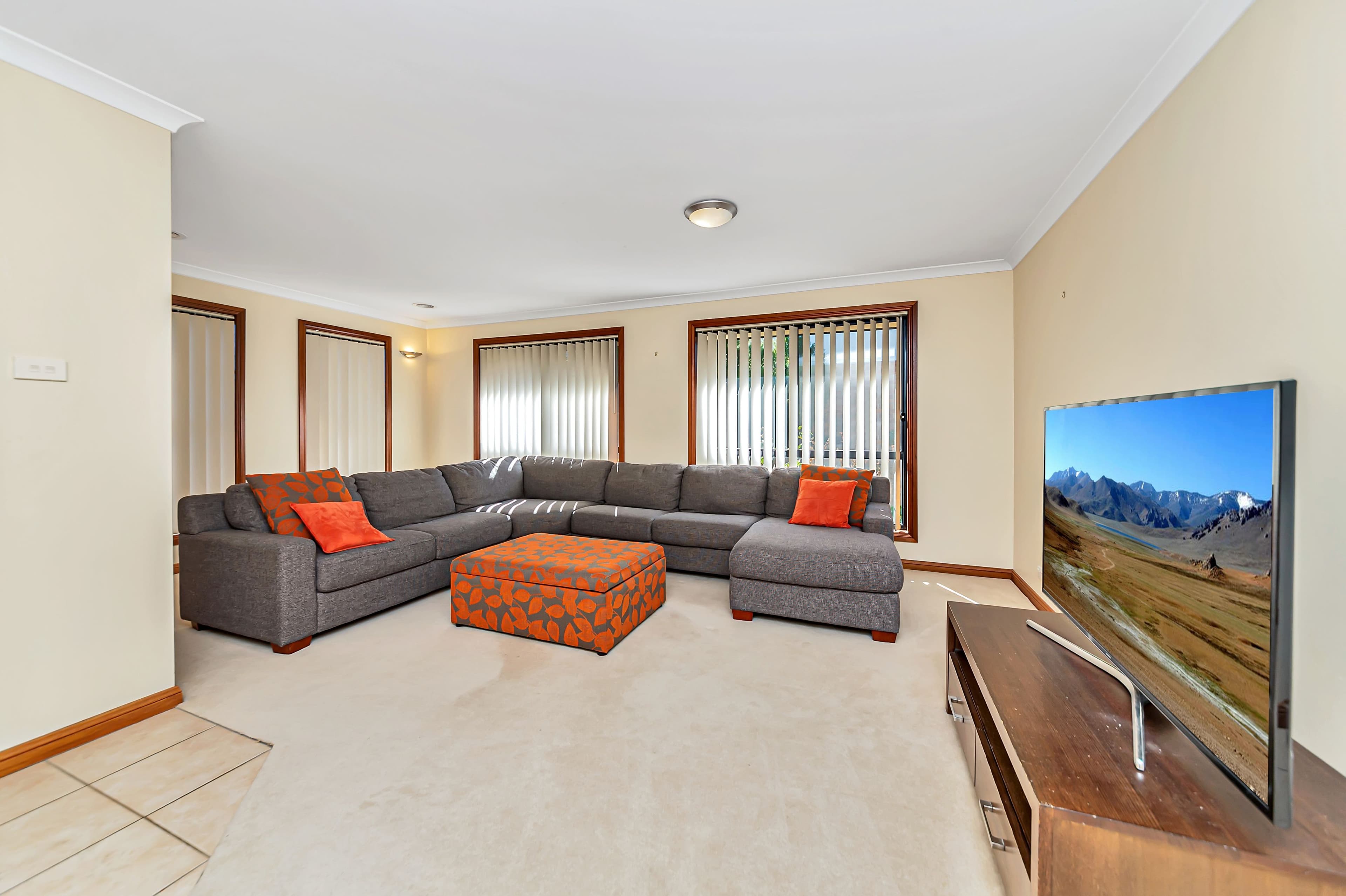 66 Stonehaven Circuit, Queanbeyan East - Thumbnail 2