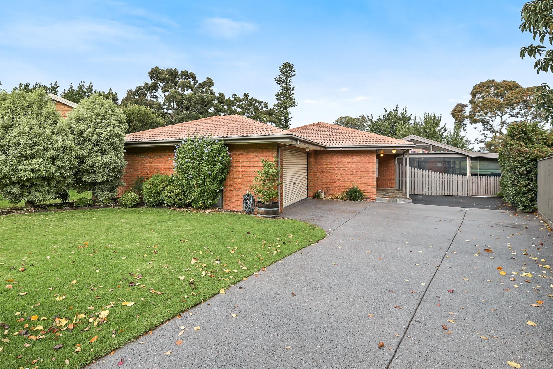 58 Quarry Hills Drive, Berwick VIC 3806, Berwick - Thumbnail 2