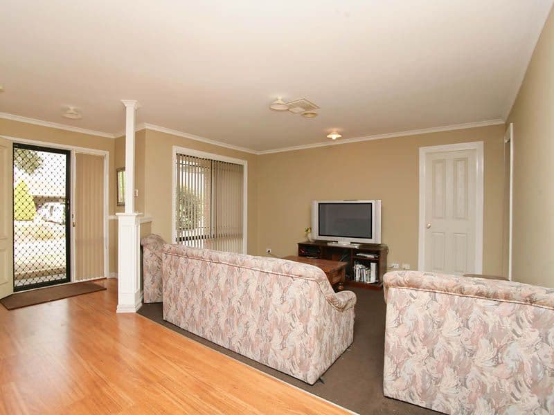 34 Jacaranda Place, CRAIGIEBURN VIC 3064, Craigieburn - Thumbnail 2
