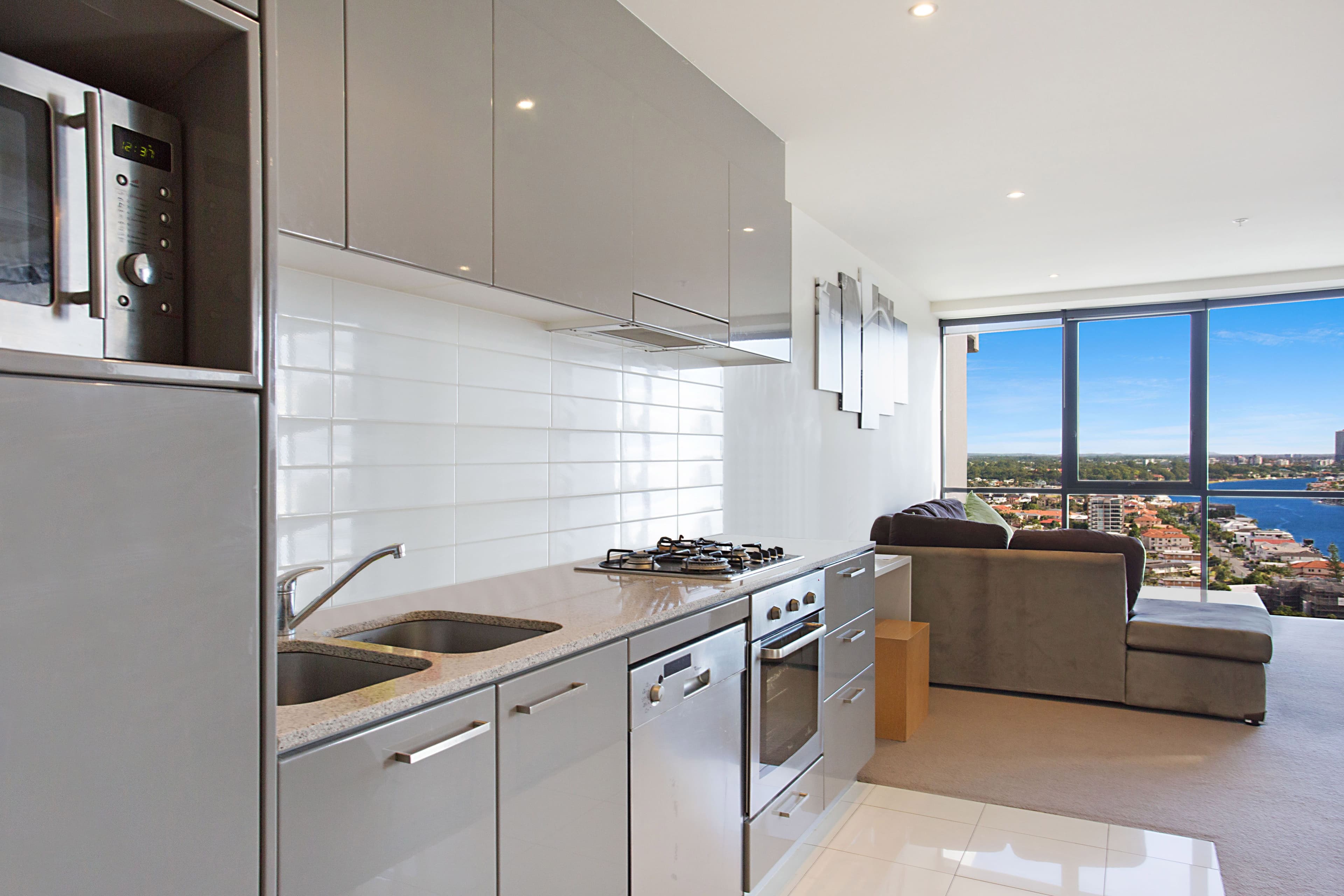 2005 'Avalon Apartments' 4 Wahroonga Place, Surfers Paradise QLD 4217, Surfers Paradise - Thumbnail 4