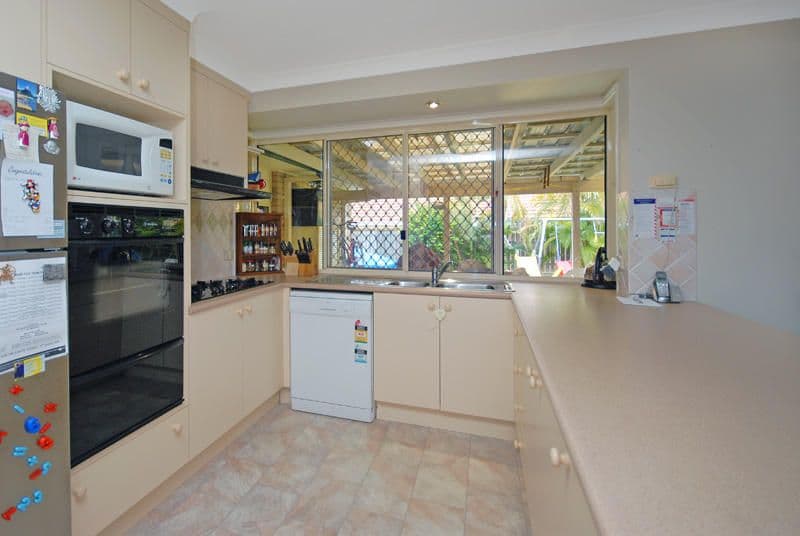 7 Lorenc Place, BRIDGEMAN DOWNS QLD 4035, Bridgeman Downs - Thumbnail 3