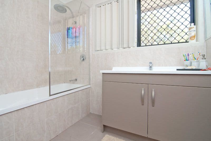 1 CRESTVIEW, LOGANLEA QLD 4131, Loganlea - Thumbnail 4