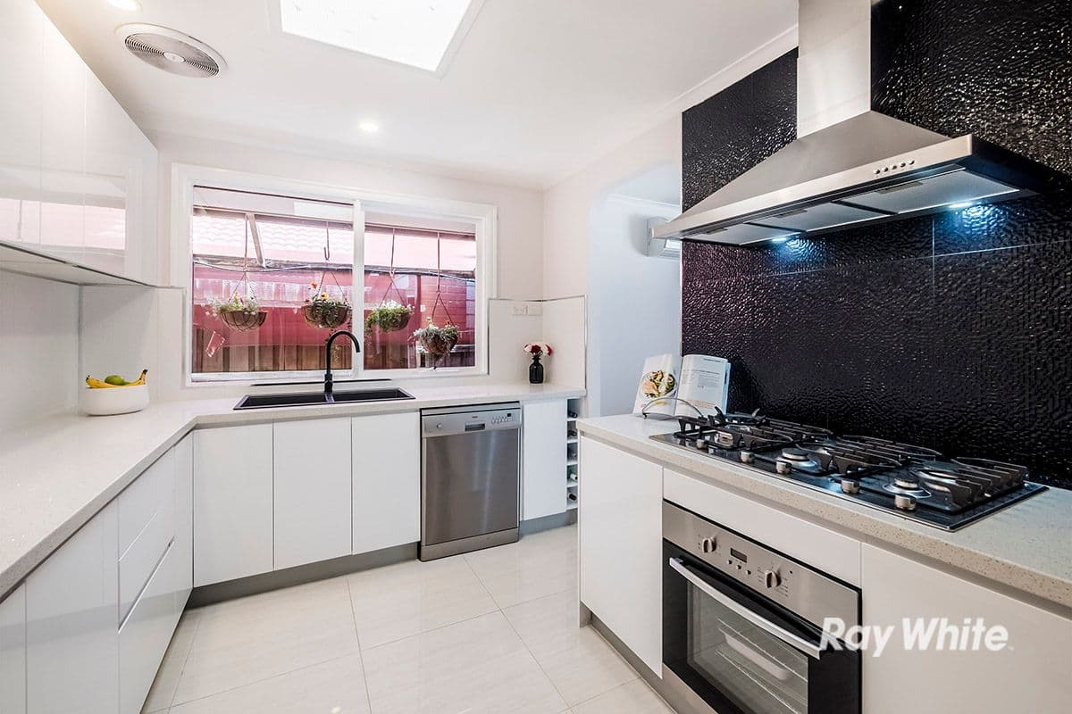16 Brentwood Drive, Cranbourne North VIC 3977, Cranbourne North - Thumbnail 5