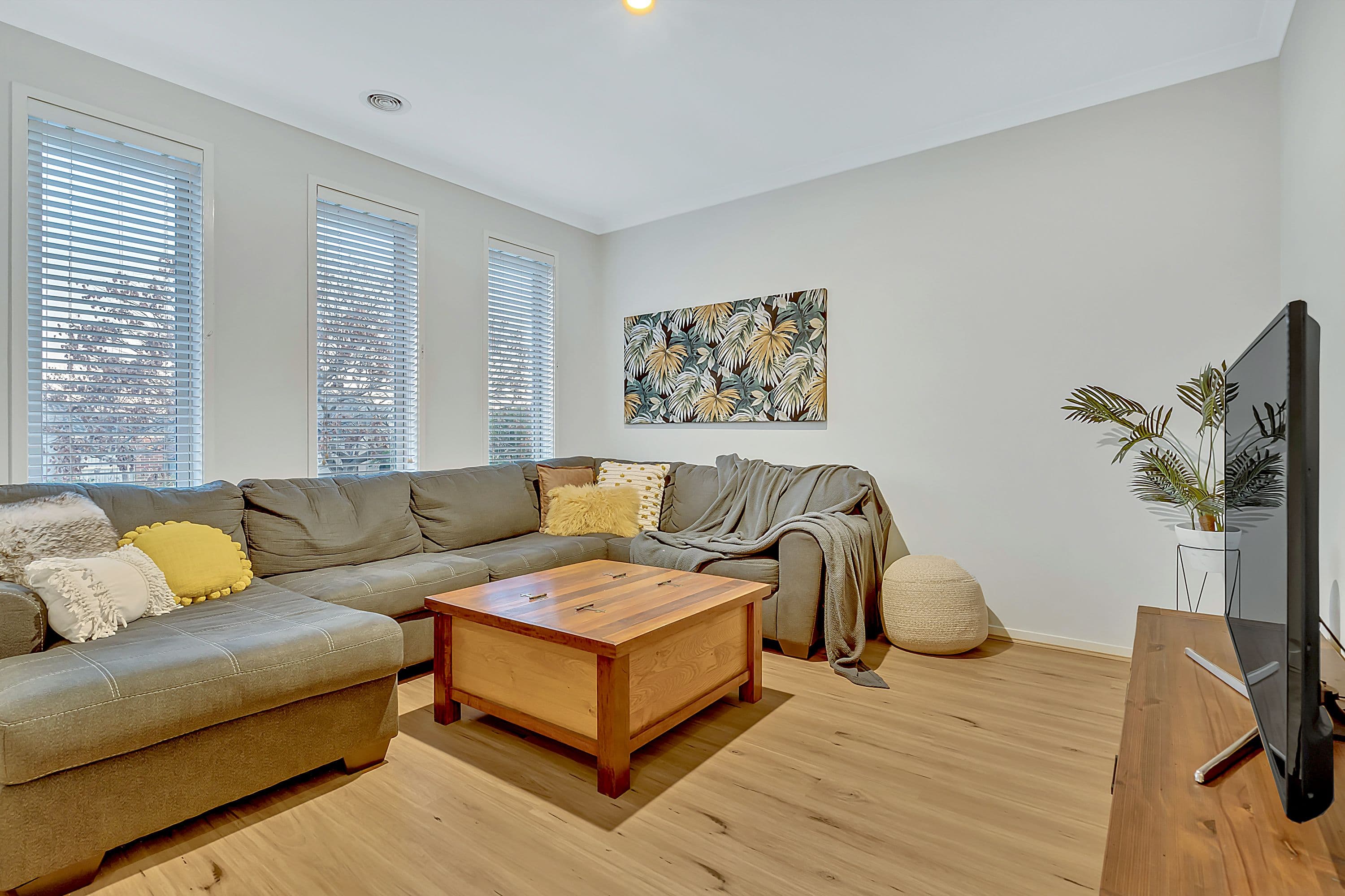 28 Cradle Mountain Drive, Craigieburn VIC 3064, Craigieburn - Thumbnail 3
