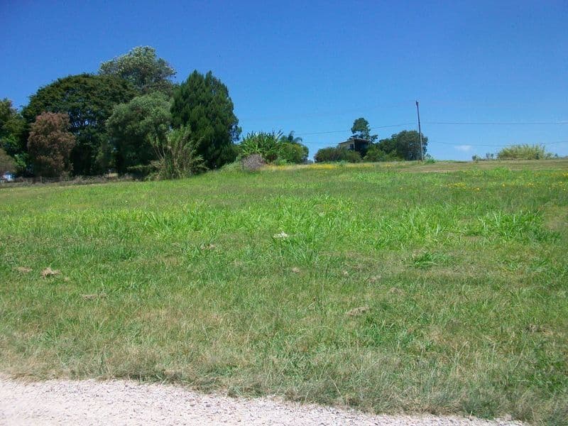 24 Laurel Street, RUSSELL ISLAND QLD 4184, Russell Island - Thumbnail 2