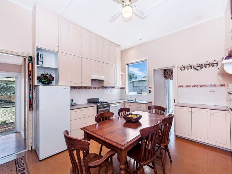 211 Russell Street, Dennington VIC 3280, Dennington - Thumbnail 3