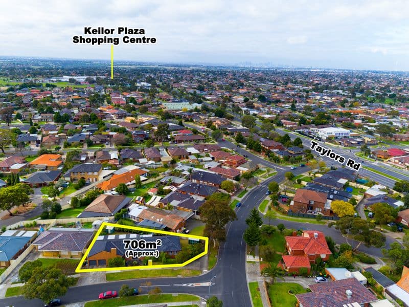 14 Carbine Way, Keilor Downs VIC 3038, Keilor Downs - Thumbnail 2