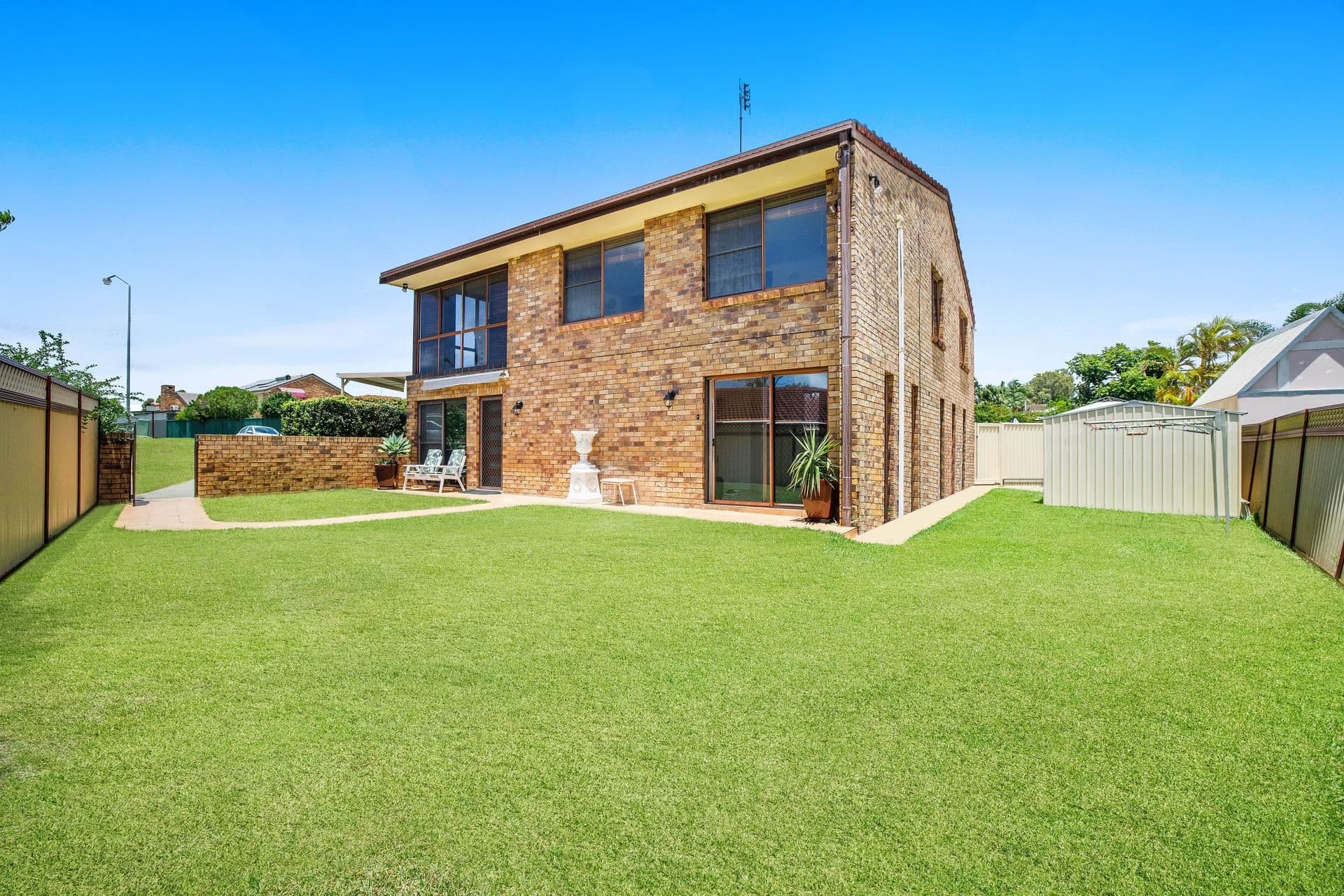 8 Penelope Court, Benowa QLD 4217, Benowa - Thumbnail 2