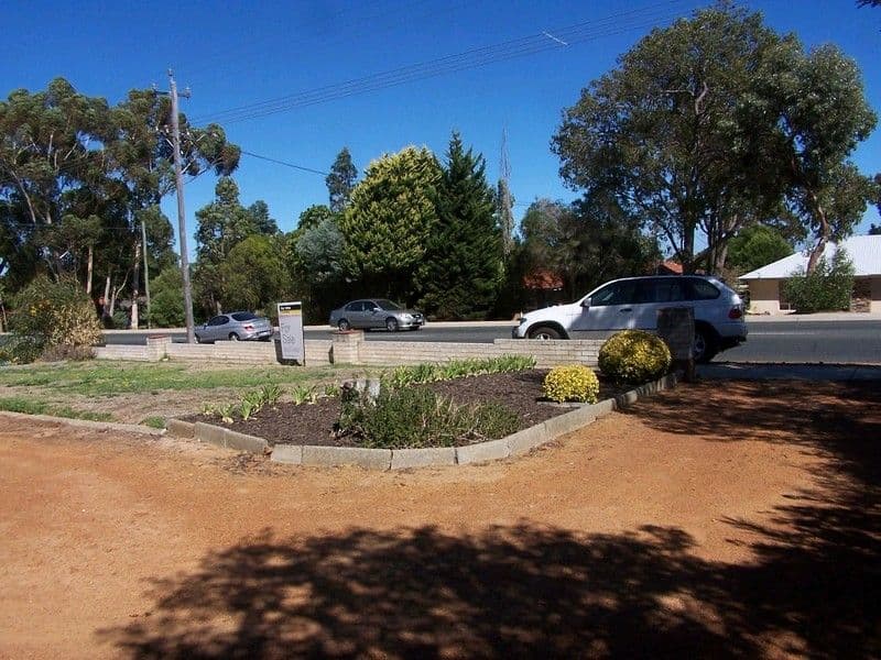 12 Winsor Road, KALAMUNDA WA 6076, Kalamunda - Thumbnail 2