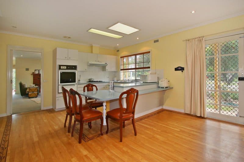 2  Emma Place, DINGLEY VILLAGE VIC 3172, Dingley Village - Thumbnail 3