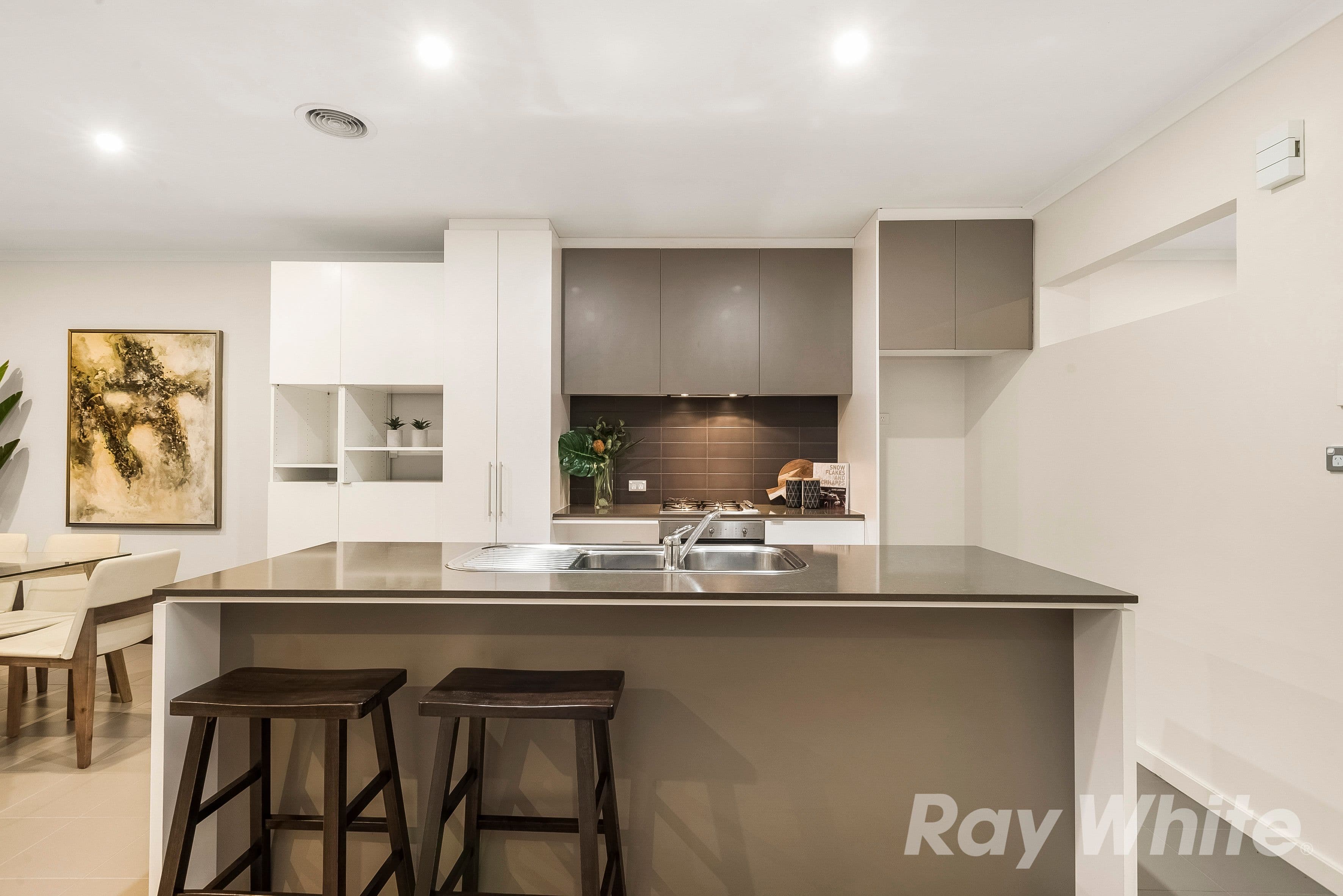33 Waverley Park Drive, Mulgrave VIC 3170, Mulgrave - Thumbnail 6