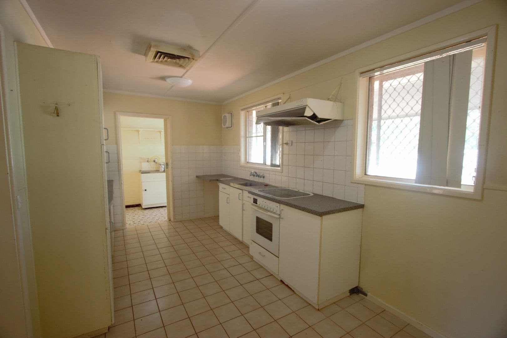8 Hardey Crescent, Dampier WA 6713, Dampier - Thumbnail 4