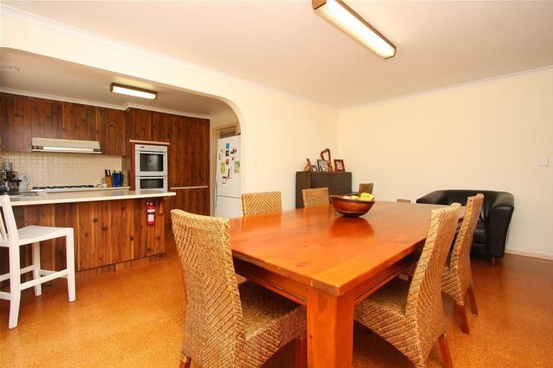 9 Manooka Court, GREENSBOROUGH VIC 3088, Greensborough - Thumbnail 2