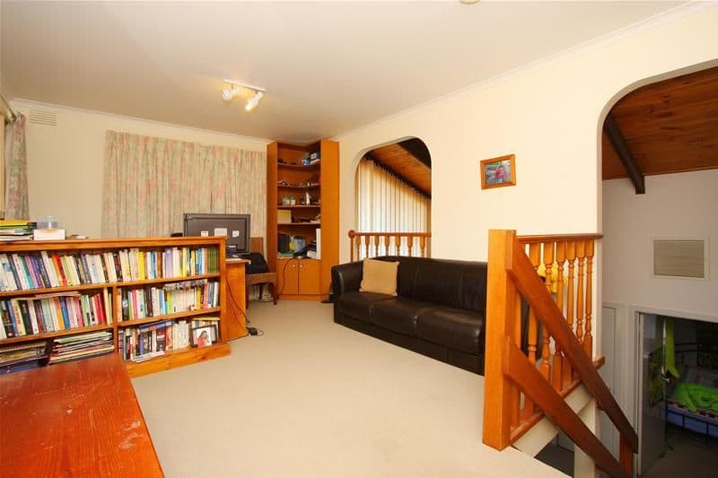 9 Manooka Court, GREENSBOROUGH VIC 3088, Greensborough - Thumbnail 5
