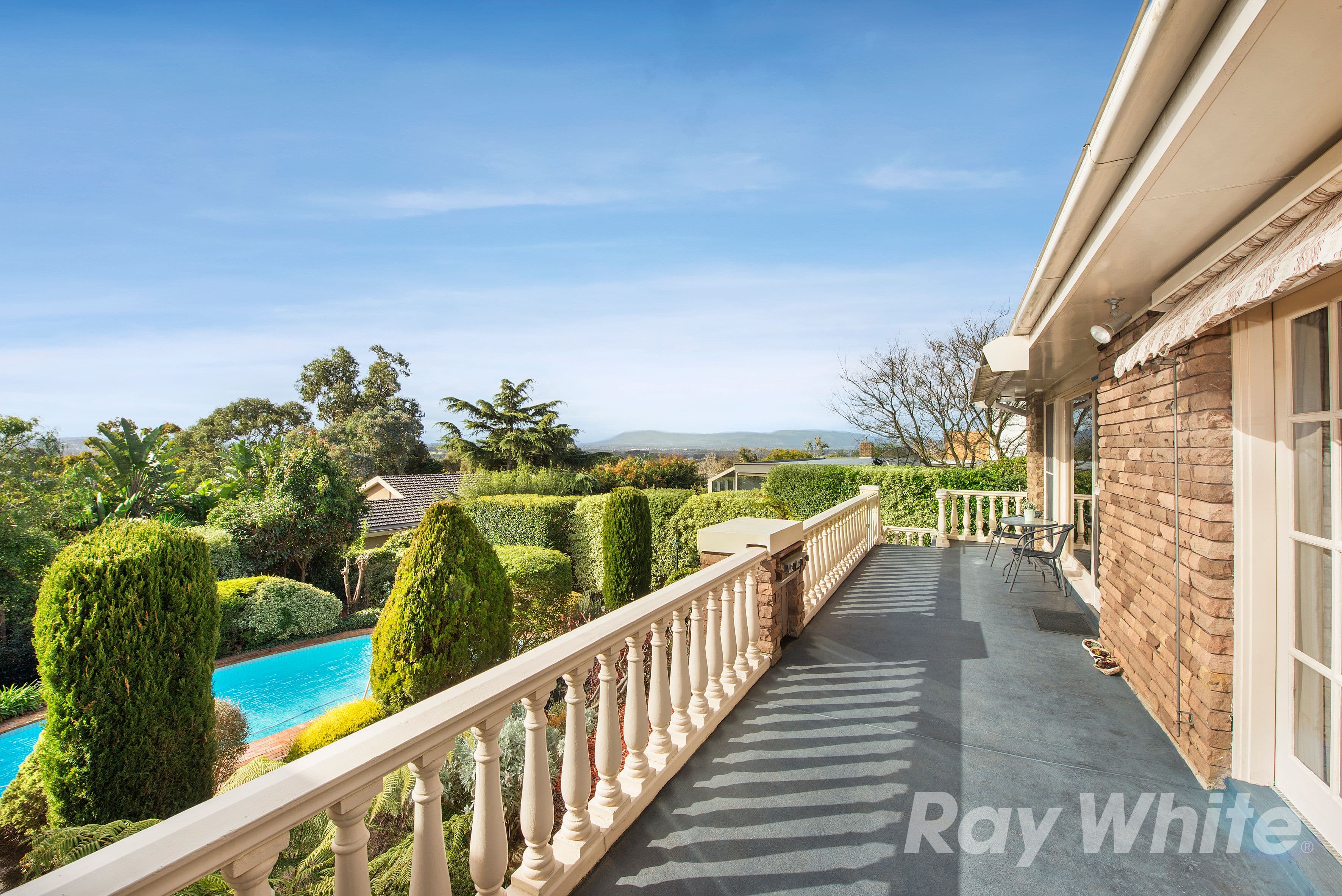 1 Stirling Crescent, Glen Waverley VIC 3150, Glen Waverley - Thumbnail 2