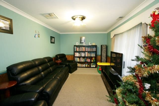 20 Kaldari Crescent, GLENFIELD PARK NSW 2650, Glenfield Park - Thumbnail 5