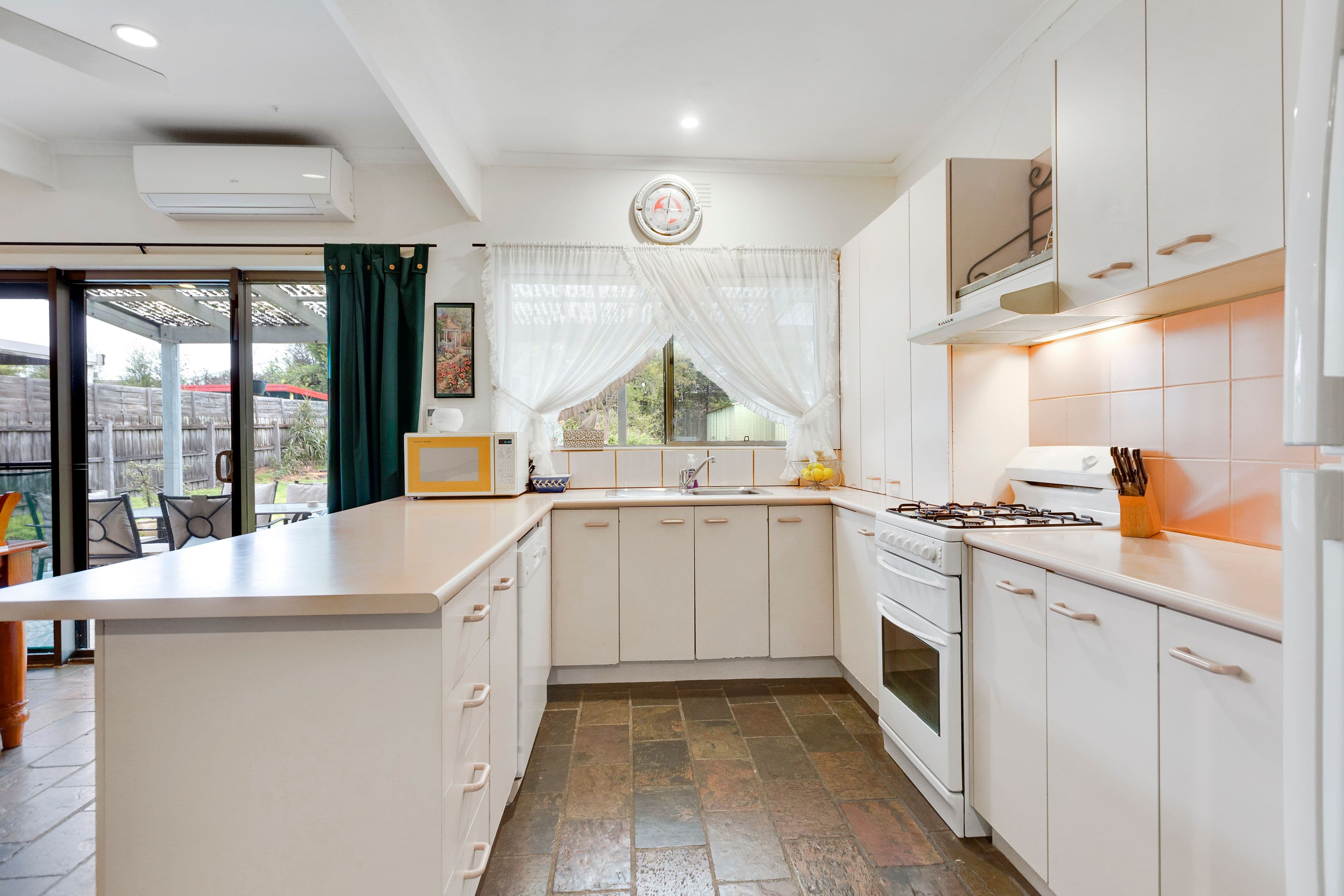 10 Gowrie Avenue, Frankston South VIC 3199, Frankston South - Thumbnail 4