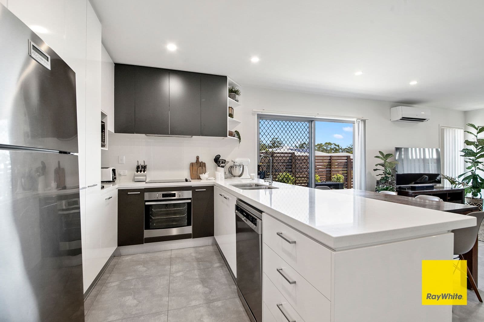 37 Ravenbourne Circuit, Capalaba QLD 4157, Capalaba - Thumbnail 2